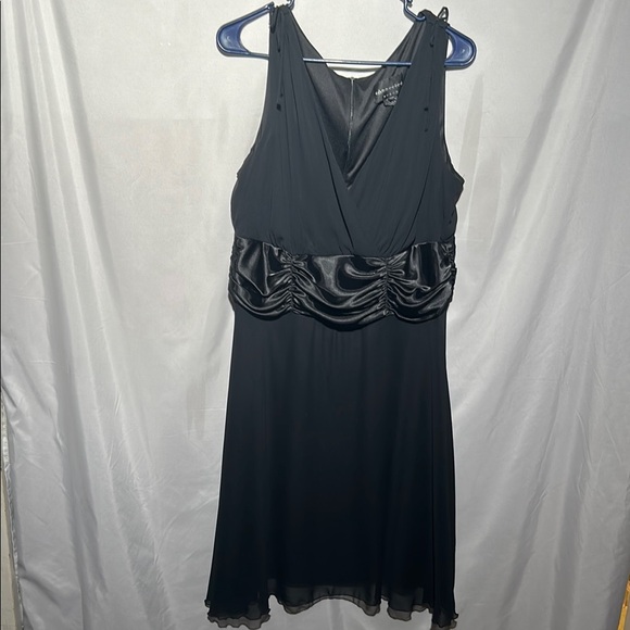 connected apparel Dresses & Skirts - Connected Women Apparel Elegant Black Midi Dress Size 14W Preowned